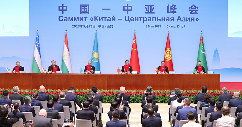 习近平同中亚五国元首共同会见记者