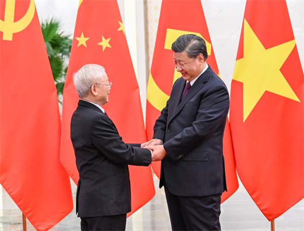 Xi holds talks with Vietnam's communist party chief