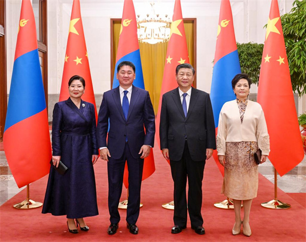 Xi holds talks with Mongolian president