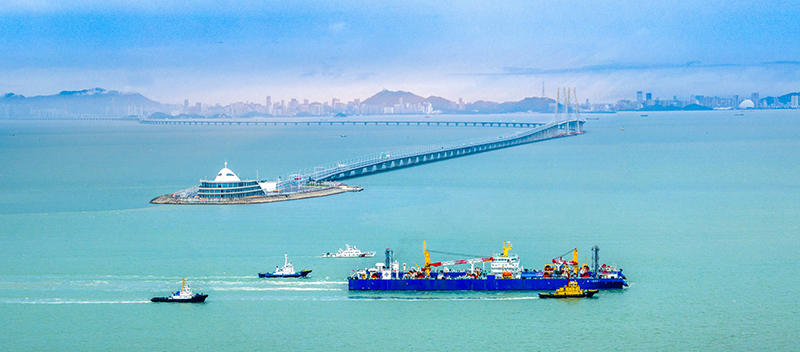 深中通道海底隧道成功合龙