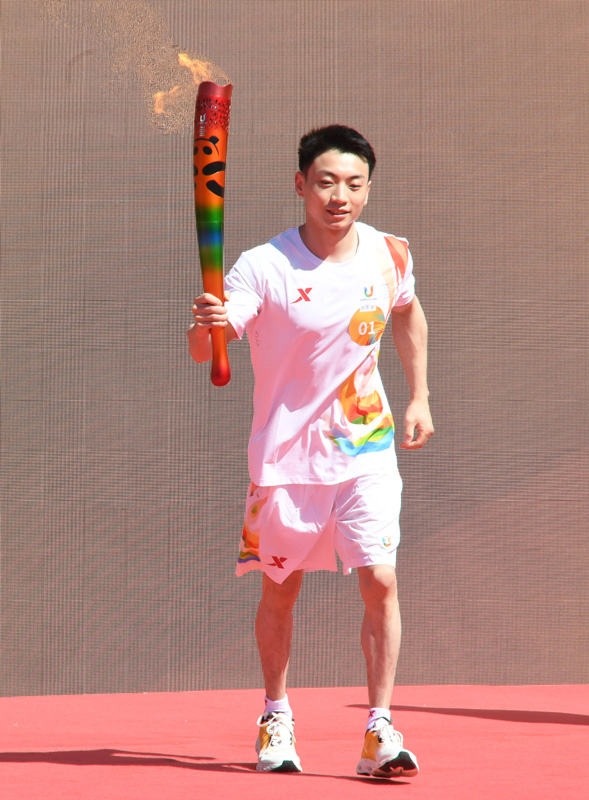 成都第31届世界大学生夏季运动会火炬传递启动仪式在京举行
