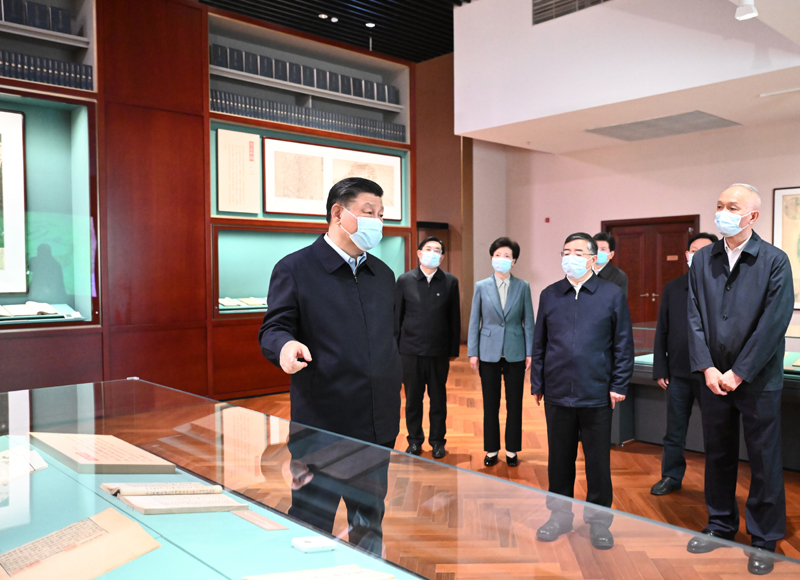 习近平出席文化传承发展座谈会并发表重要讲话