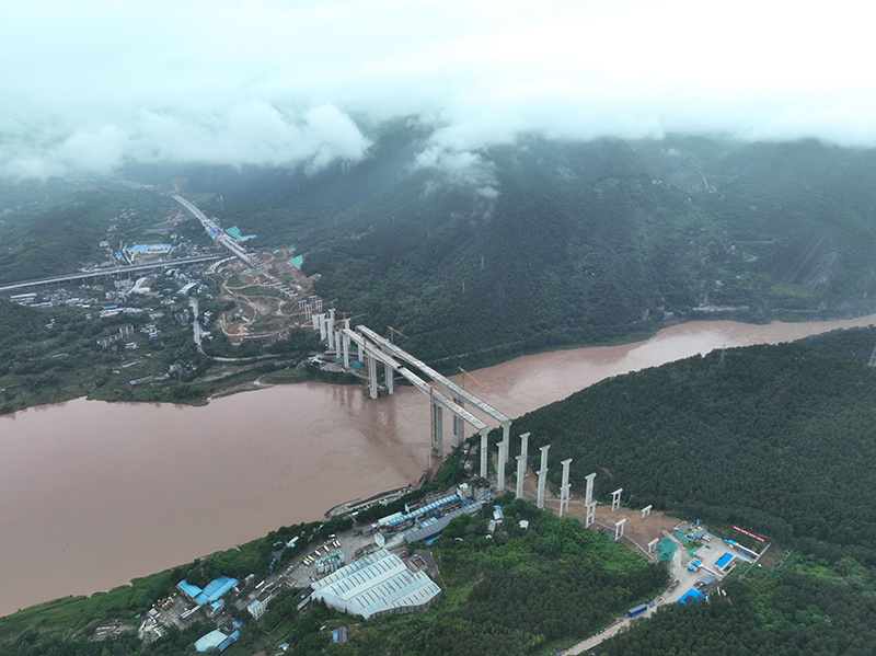 重庆：观音峡嘉陵江特大桥主桥主体结构全部完成