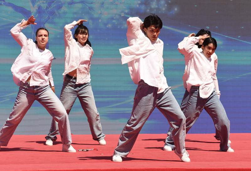 成都第31届世界大学生夏季运动会火炬传递启动仪式在京举行