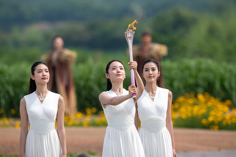 杭州亚运会火种采集仪式在良渚古城遗址举行