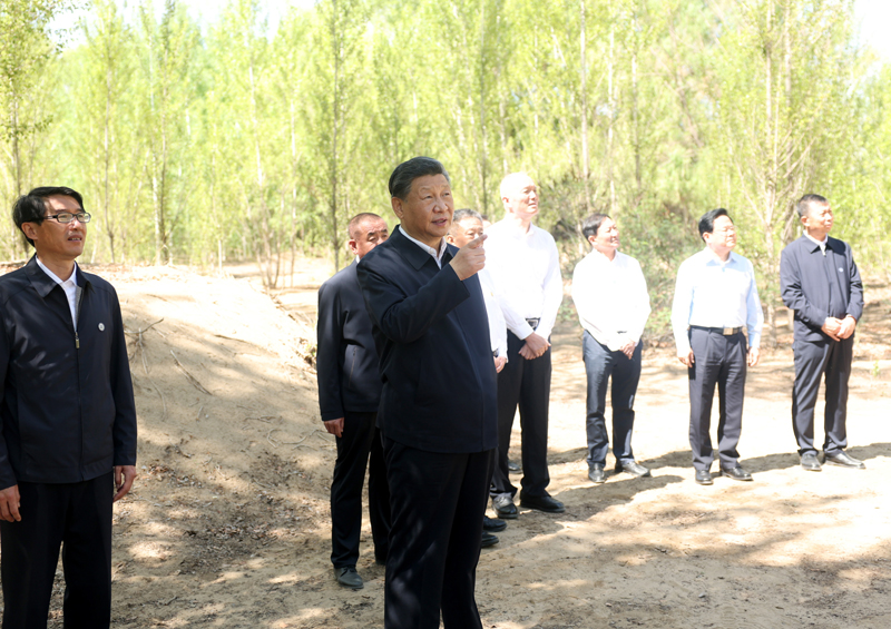 习近平在内蒙古巴彦淖尔考察并主持召开加强荒漠化综合防治和推进“三北”等重点生态工程建设座谈会