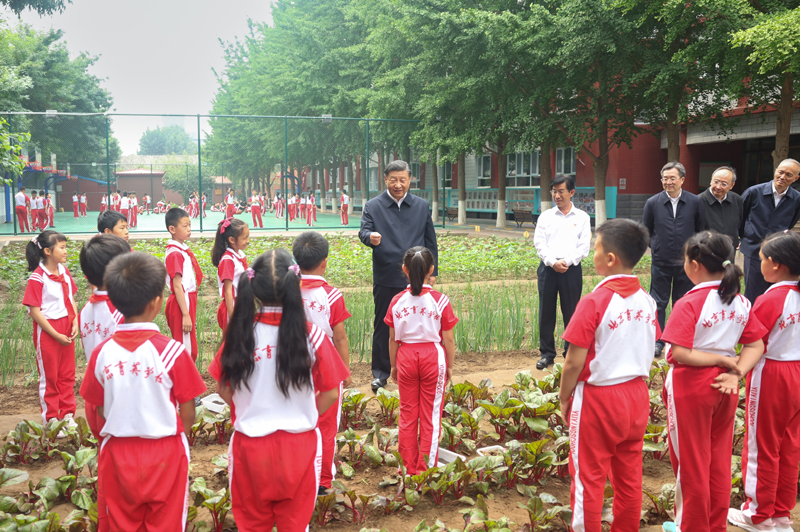 习近平在北京育英学校考察