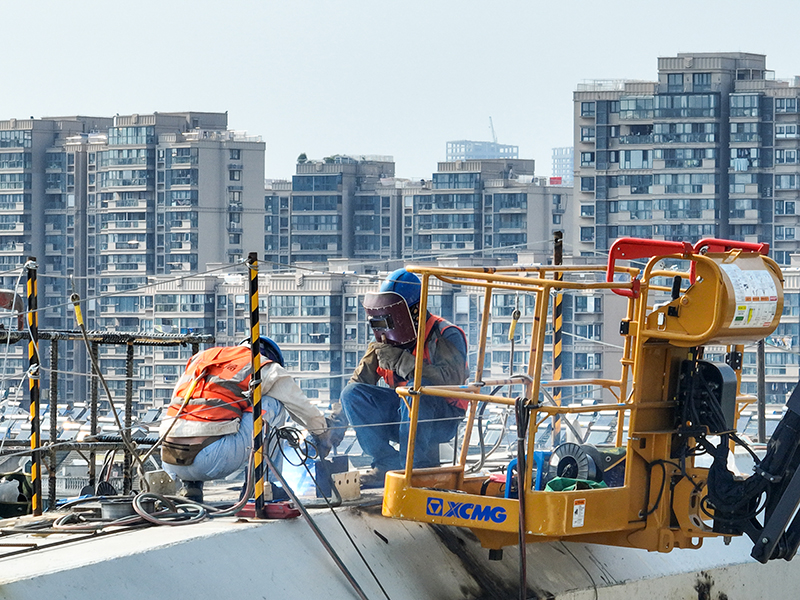 南京梅苑南路跨秦淮新河大桥建设有序推进