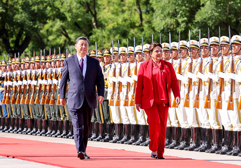习近平同洪都拉斯总统卡斯特罗举行会谈