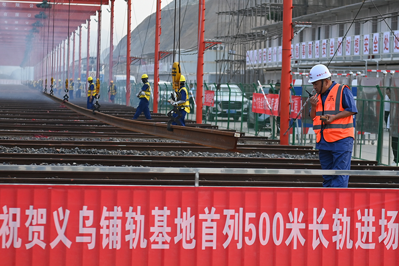 杭温铁路首列长轨安全进场