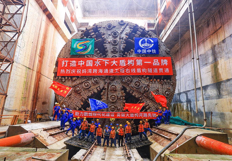 深圳首条跨海通道单线盾构贯通