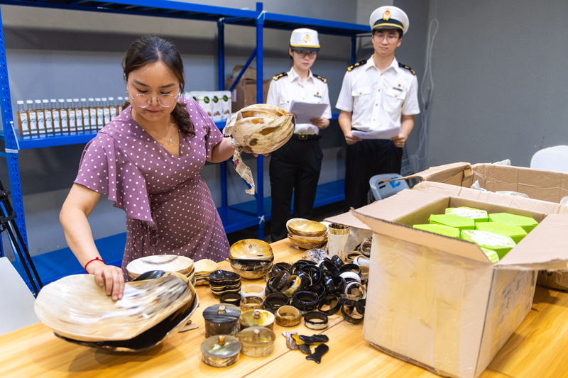 第三届中非经贸博览会首批入境展品运抵长沙