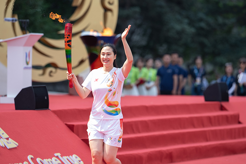 成都世界大学生夏季运动会火炬传递哈尔滨站举行