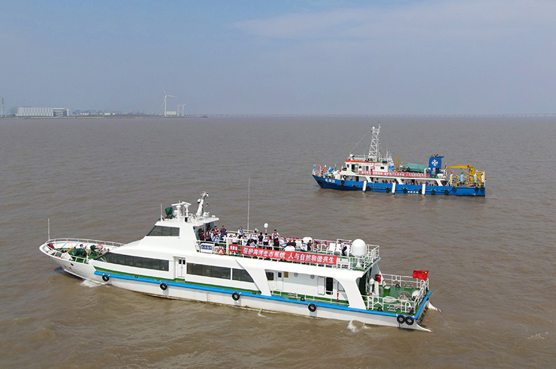 上海举行临港海洋生态保护修复增殖放流活动