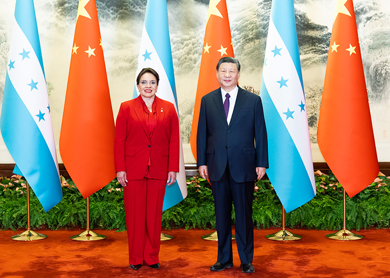 习近平同洪都拉斯总统卡斯特罗举行会谈