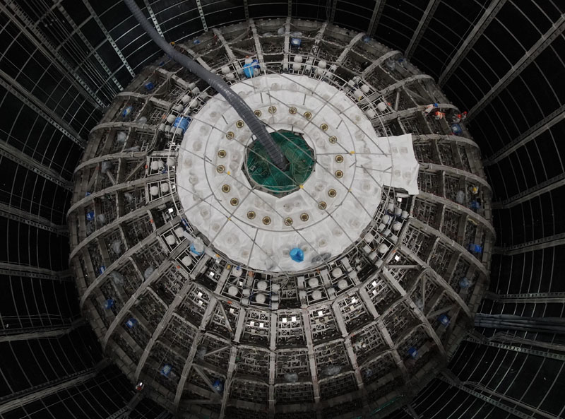 江门中微子实验探测器：地下700米的大科学装置