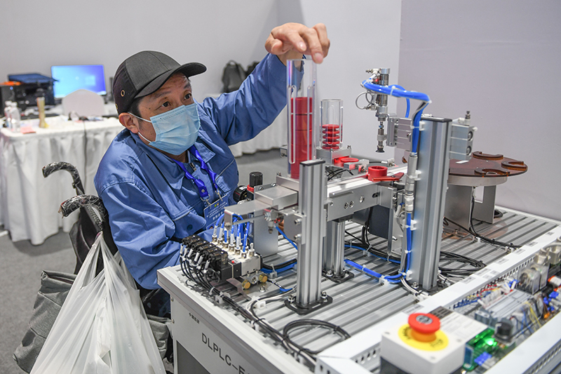 第七届全国残疾人职业技能大赛在济南举行
