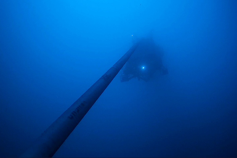 “深海一号”二期工程油气管道铺设完工