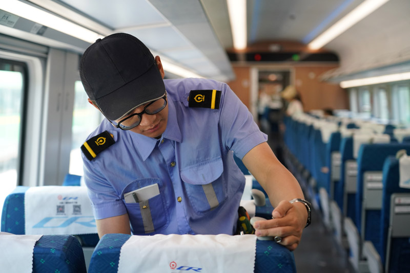 北京：列车“体检”迎暑运