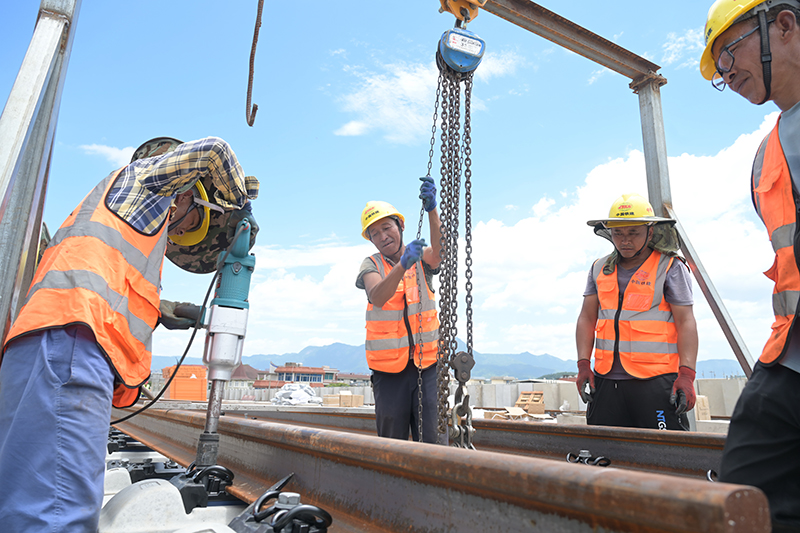 福州：滨海快线开始铺轨 城际铁路加快建设