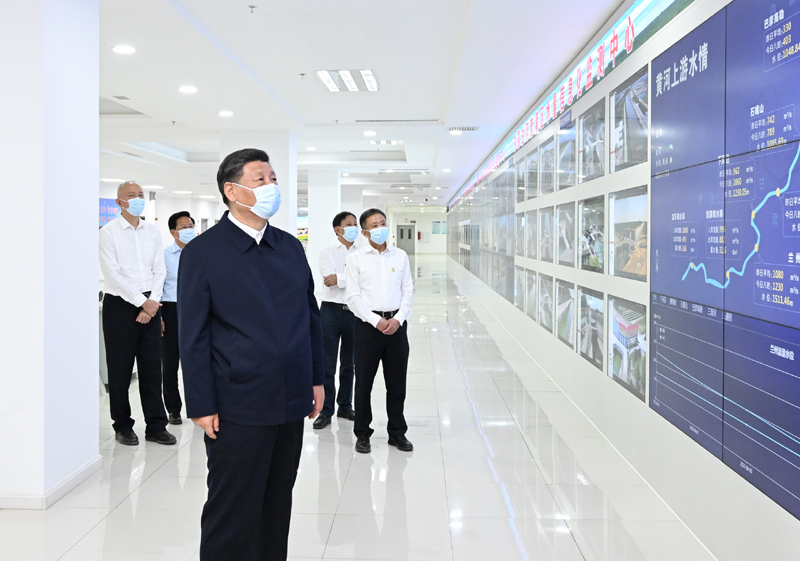 习近平在内蒙古巴彦淖尔考察并主持召开加强荒漠化综合防治和推进“三北”等重点生态工程建设座谈会