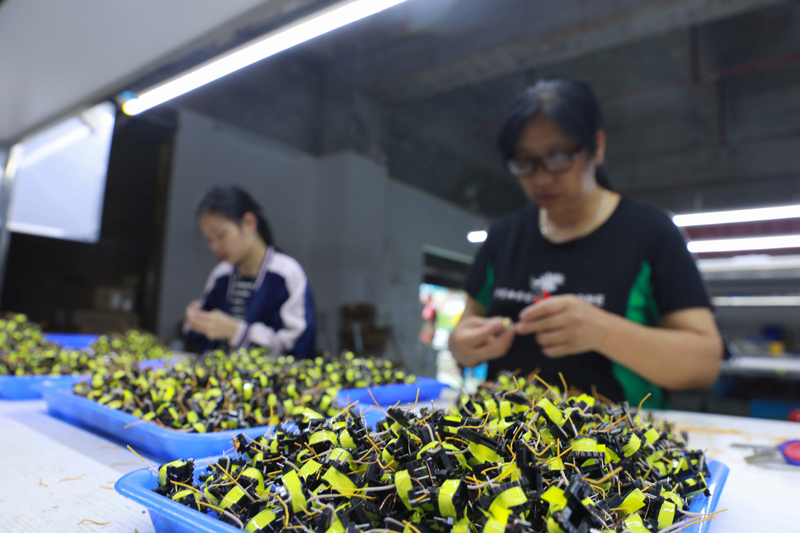 贵州剑河：社区帮扶车间让搬迁群众稳定增收