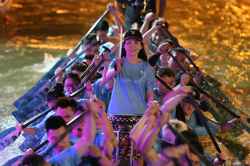 龙舟夜渡 端午狂欢
