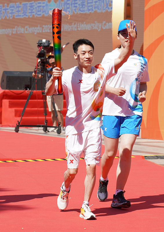 成都第31届世界大学生夏季运动会火炬传递启动仪式在京举行