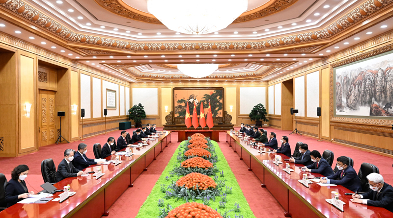 习近平会见越南总理范明政