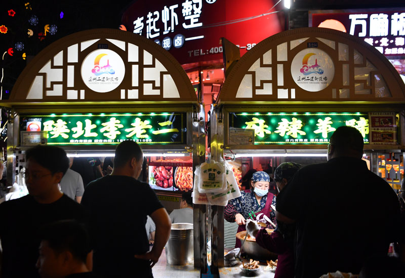陕西延安：“夜经济”激发消费活力