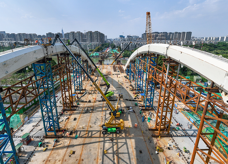 南京梅苑南路跨秦淮新河大桥建设有序推进