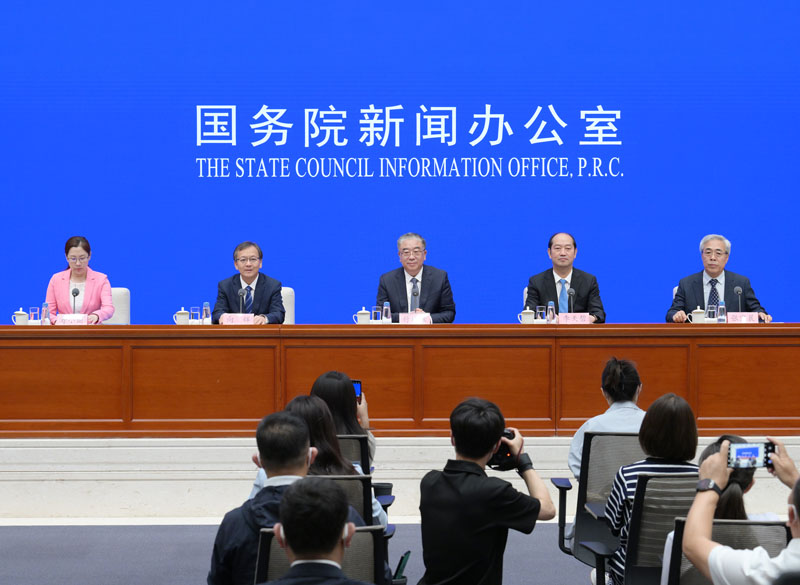 国新办举行上半年水运高质量发展及2023年中国航海日新闻发布会