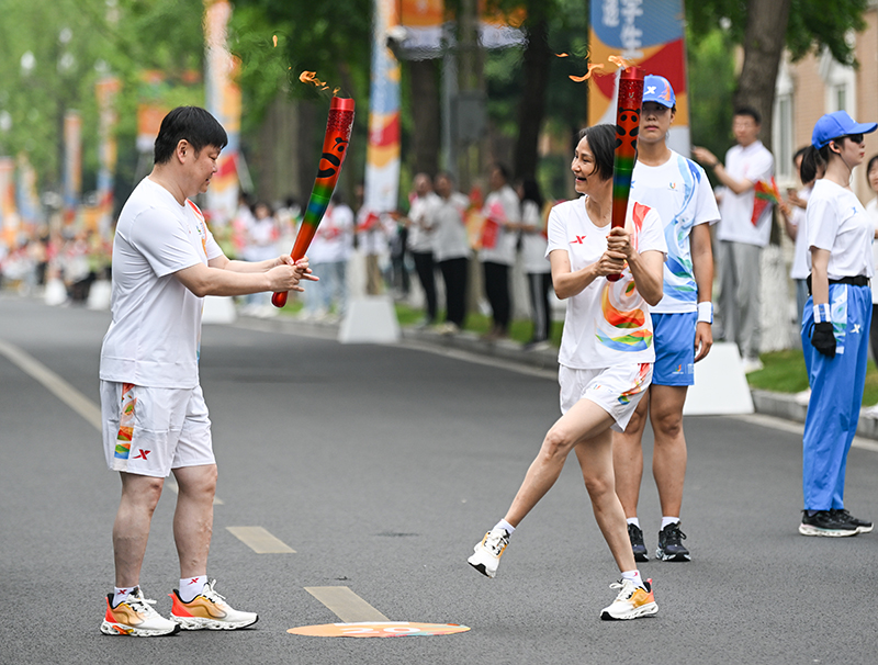成都大运会火炬传递成都站举行