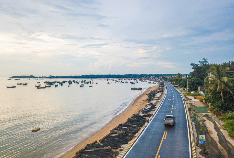 海南环岛旅游公路主线路基段建设完成
