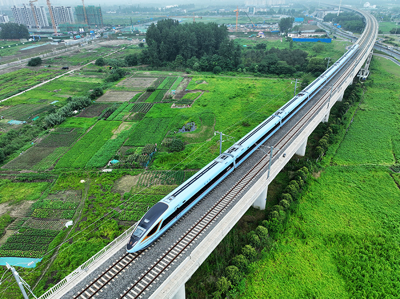 全国铁路7月1日起实行新的列车运行图