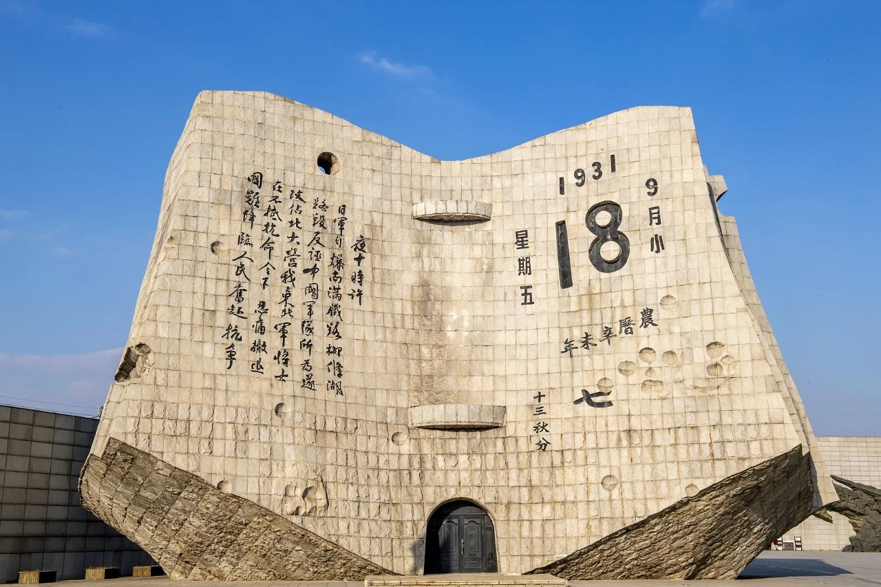 我们无法预知未来是什么样子，但却可以通过把握现在去塑造未来。珍惜今天的每分每秒，读书、工作、健身，让自己变得更好。只有抓住当下，充实自己，才能站稳脚跟，拥抱未来。早安！
