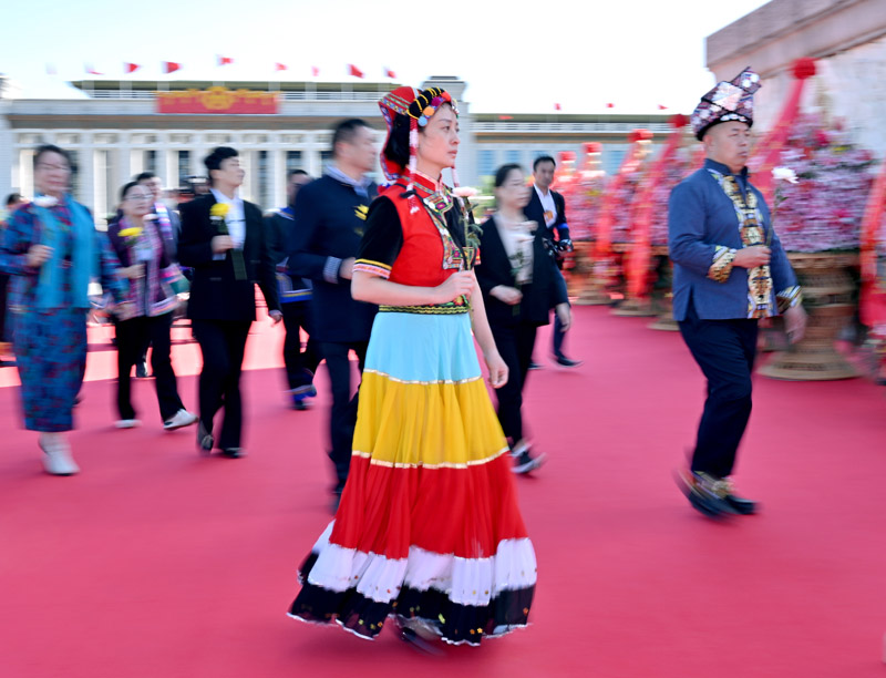 烈士纪念日向人民英雄敬献花篮仪式在京隆重举行