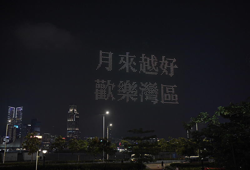 无人机香江璀璨庆“双节”