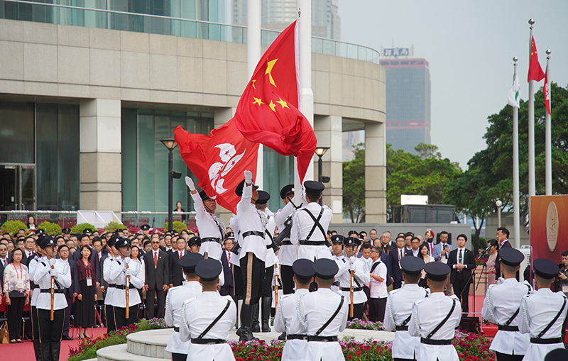 香港举行升旗仪式和酒会庆祝新中国成立74周年
