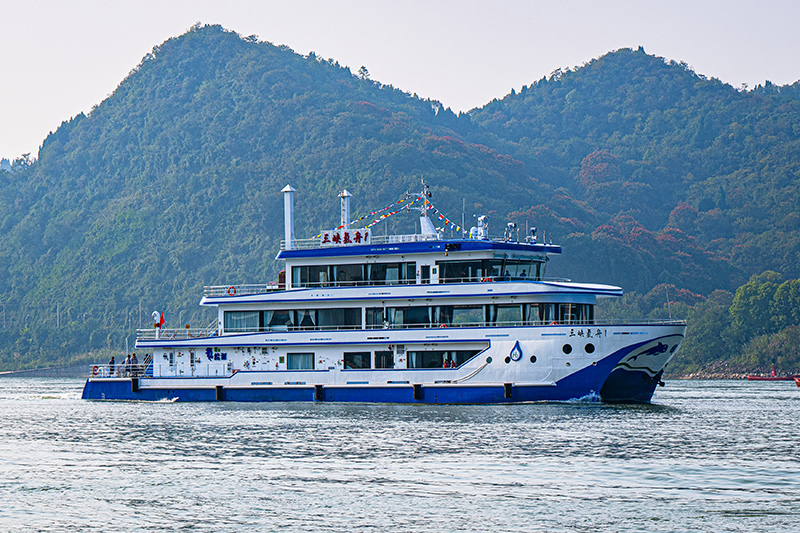 我国首艘氢能源船舶“三峡氢舟1”号首航