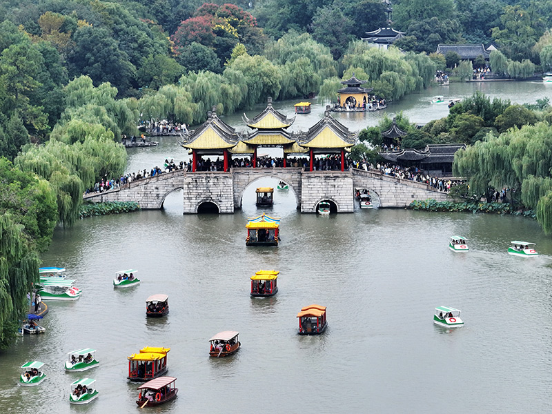 假期旅游热 祖国山河美