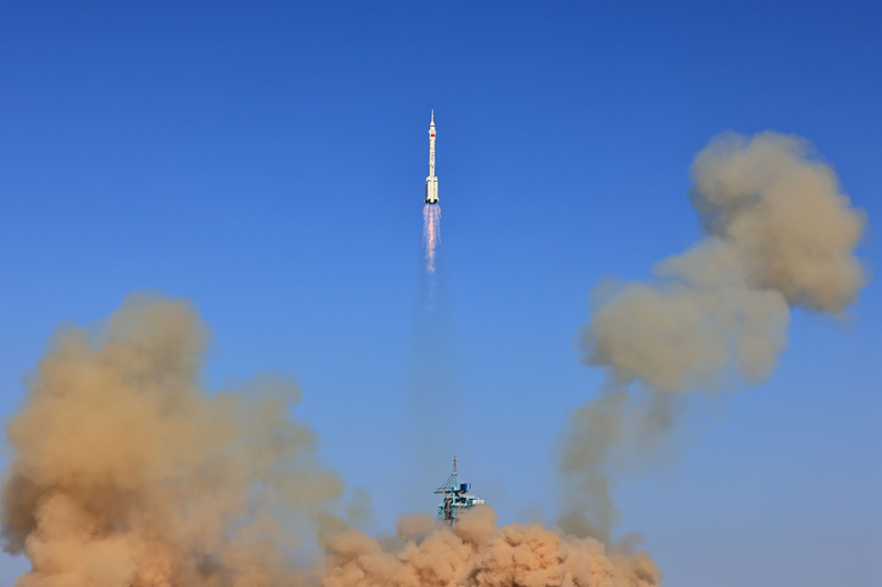 神舟十七号载人飞船发射圆满成功