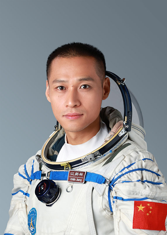 神舟十七号航天员乘组确定 将与中外媒体记者集体见面
