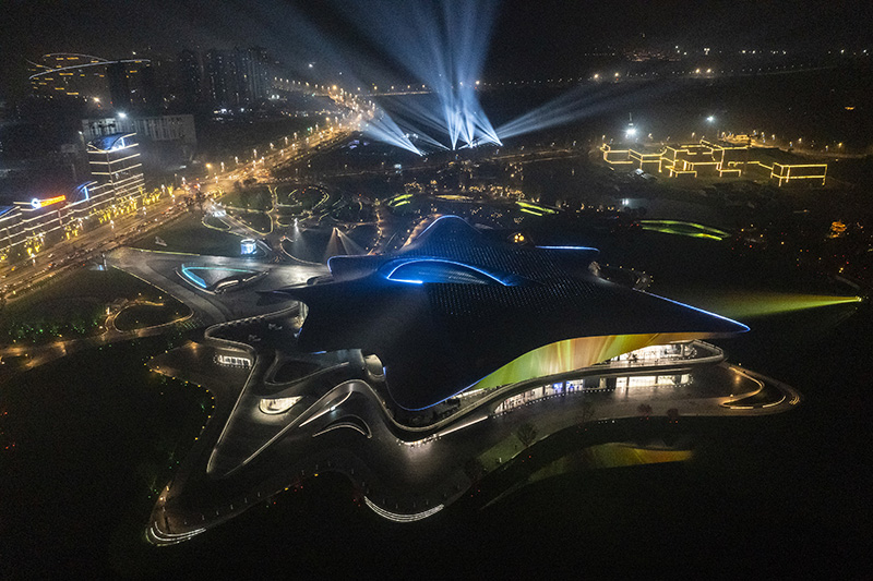 “星云”毕现：2023成都世界科幻大会主场馆亮灯