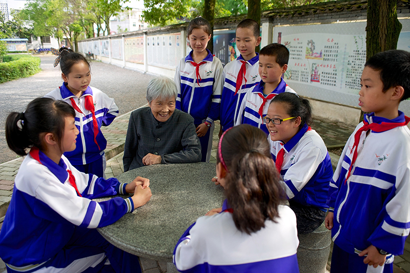 巾帼之花绽放新时代——以习近平同志为核心的党中央引领推动妇女事业发展纪实