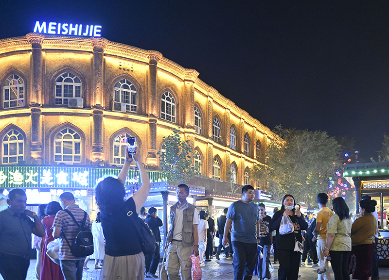高质量发展调研行 | 新疆喀什：发展“夜经济” 激发消费活力