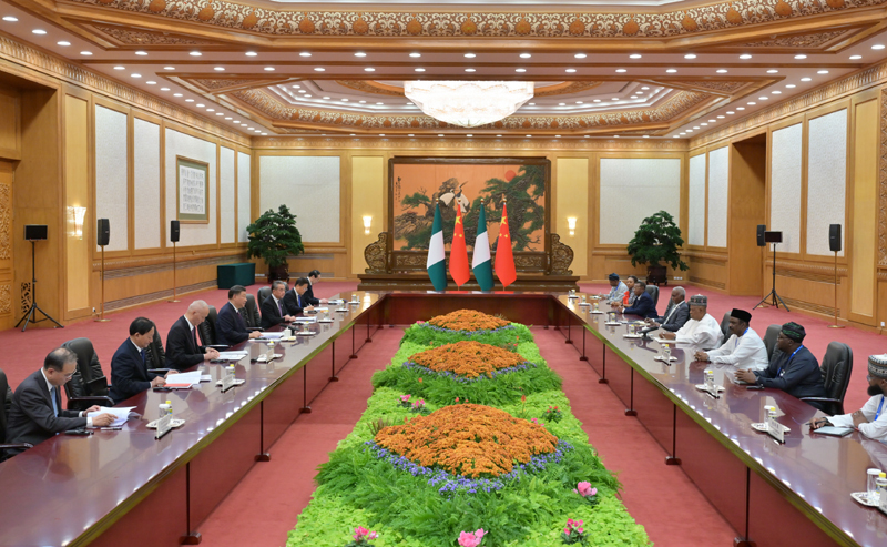 习近平会见尼日利亚副总统谢蒂马