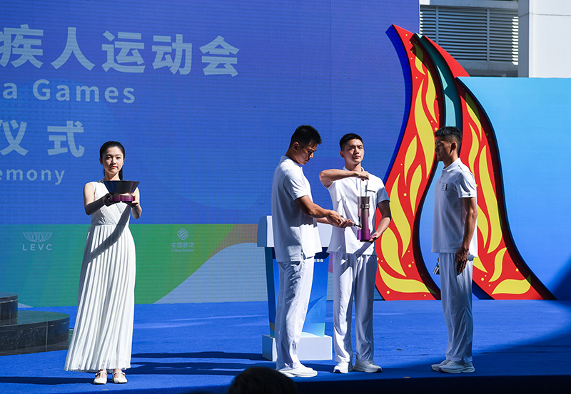杭州亚残运会火种在广州完成采集
