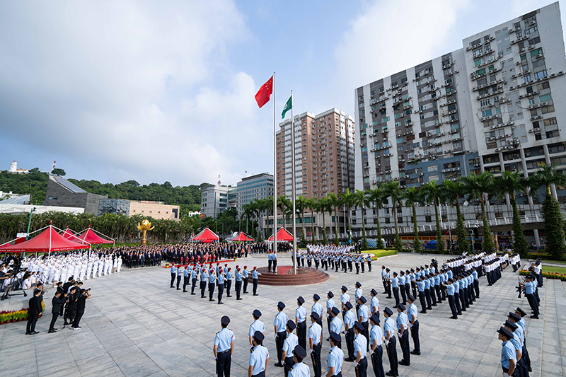 澳门举行国庆升旗仪式