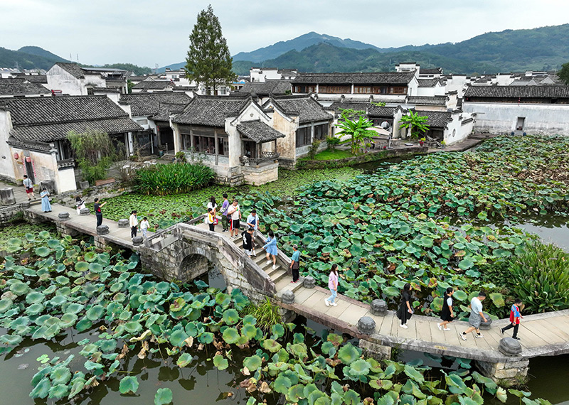 假期旅游热 祖国山河美